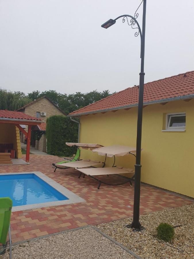Ponty-Poronty Vendégház Nagybaracska Esterno foto
